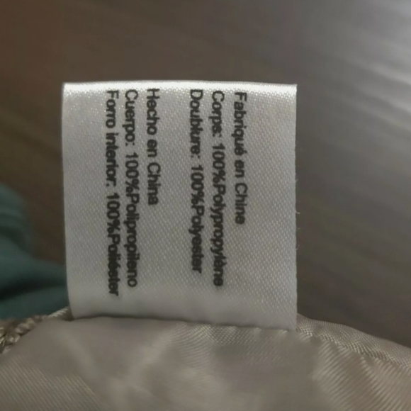 The Sak Crochet Knit Crossbody Bag Beige Boho Hobo Satchel Purse Zipper NWOT - Picture 4 of 6